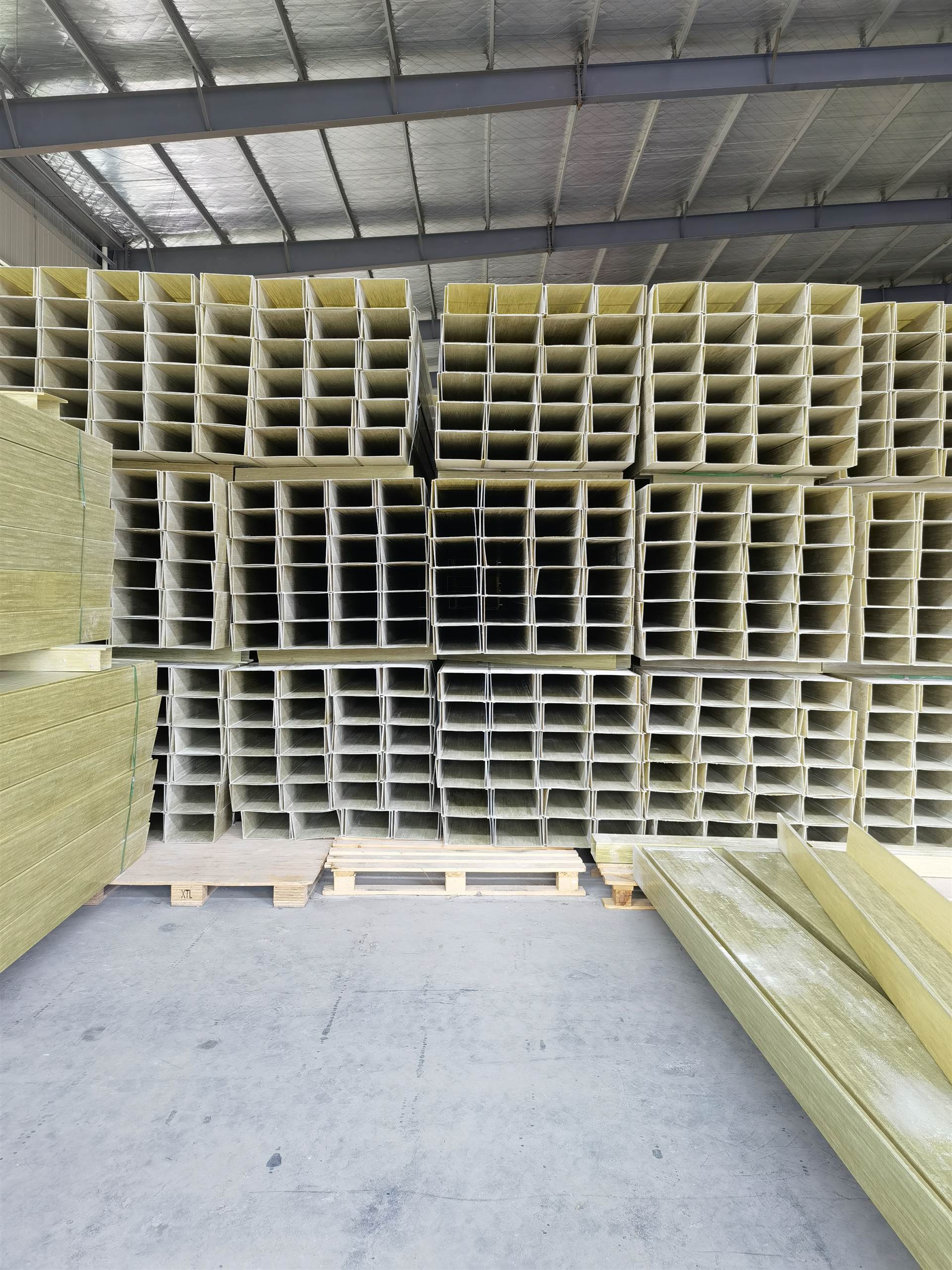 【聚氨酯橋架,聚氨酯復(fù)合橋架,電纜橋架,玻璃鋼橋架現(xiàn)貨發(fā)售】圖片_品