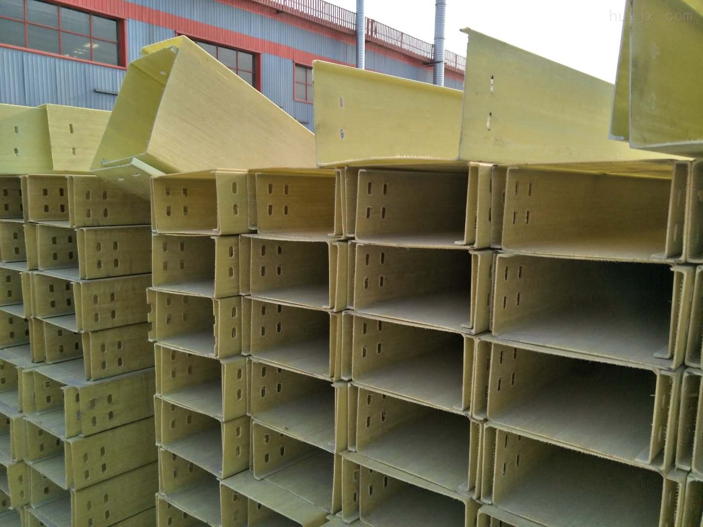 100*50-供應(yīng)青島聚氨酯復(fù)合電纜橋架出廠價(jià)格-河北盛潤(rùn)玻璃鋼